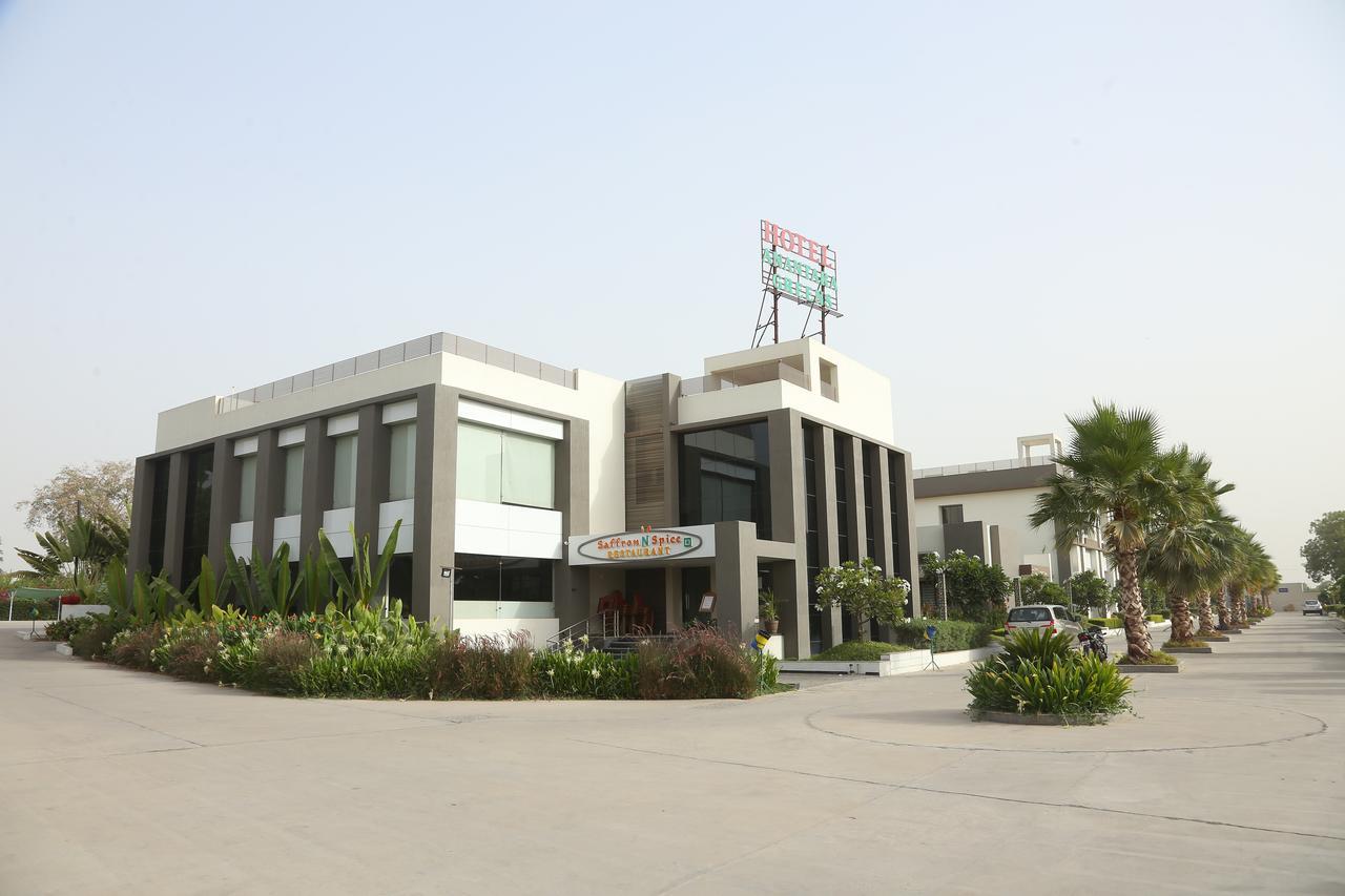 Hotel Anantaragreens Disa Exterior photo